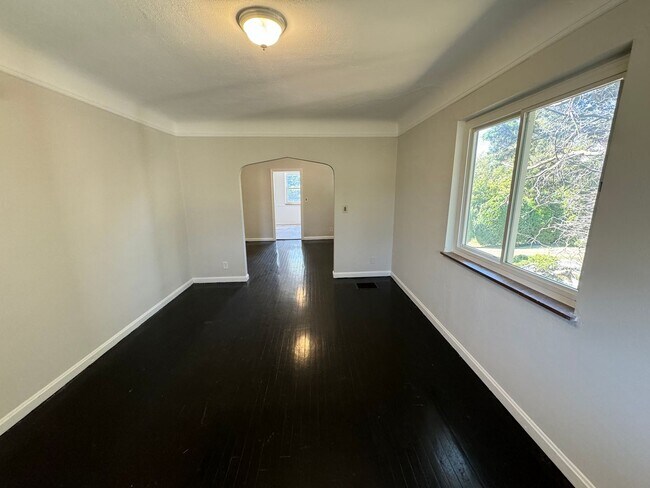 Foto del edificio - DELHI - Adorable 3bed 2ba brick cape cod