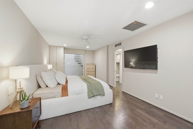 Building Photo - 2310 Steel St