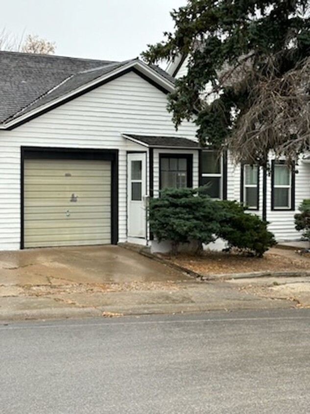 Primary Photo - 307 9th St