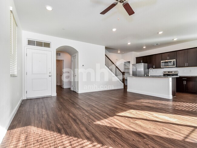 Foto del edificio - 329 Timber Kate Pl