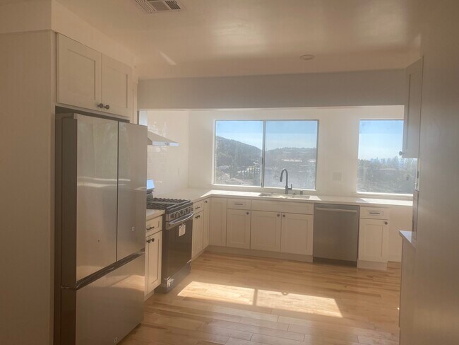 Foto del edificio - 1994 Hilldale Dr