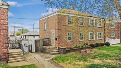 Building Photo - 5156 W 63rd Pl