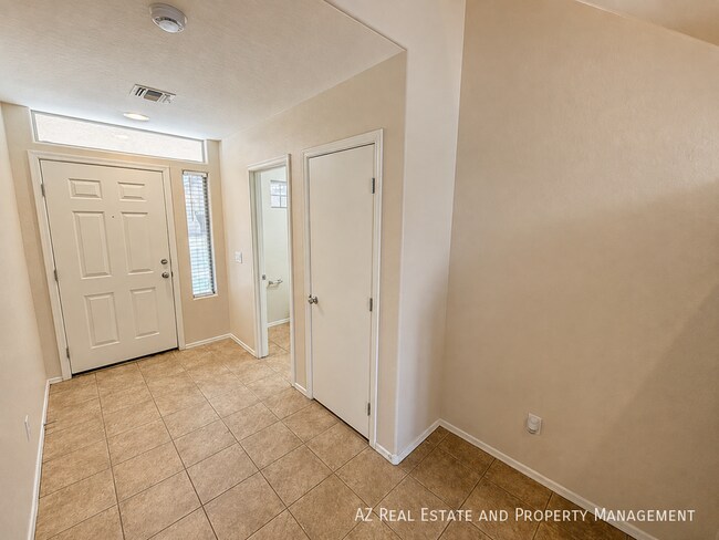 Building Photo - 5158 W Shaw Butte Dr