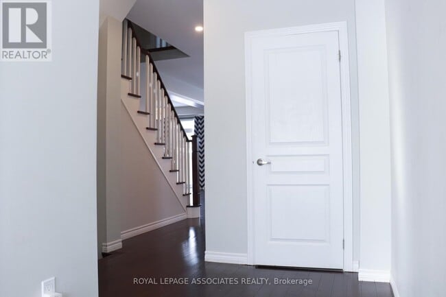 Building Photo - 59 Hawke Cres