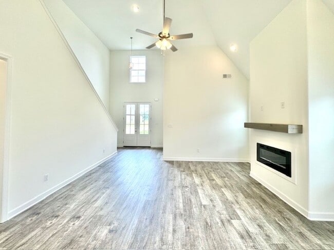 Building Photo - Now Leasing a newly built 4 bedroom 2.5 ba...