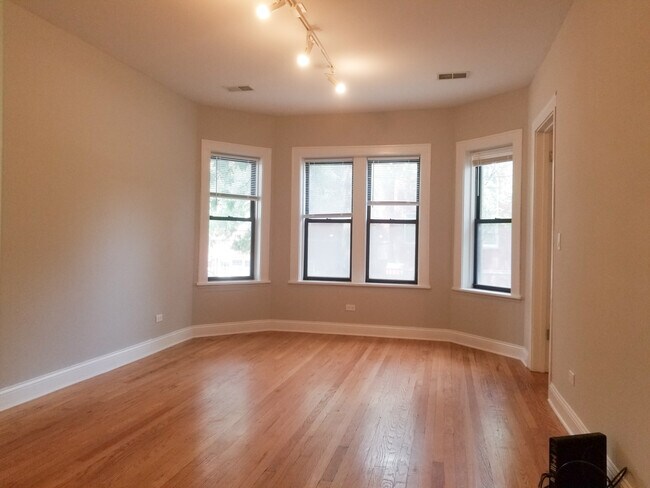 Building Photo - 3941 W Belle Plaine Ave
