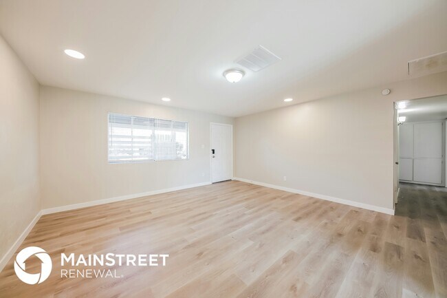 Building Photo - 4749 N 39th Dr