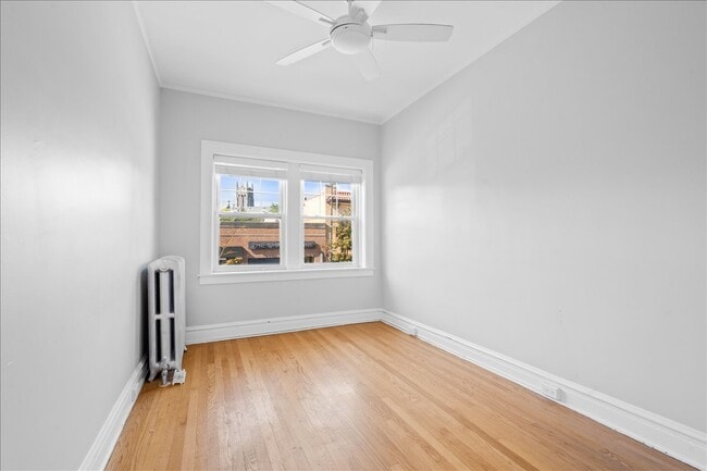 Building Photo - 911 Green Bay Rd