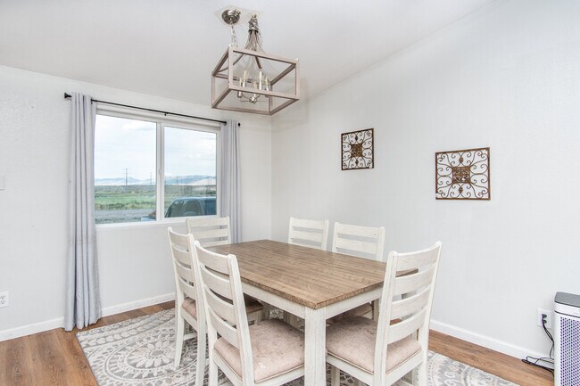 Foto del edificio - 3459 E Woodland Rd
