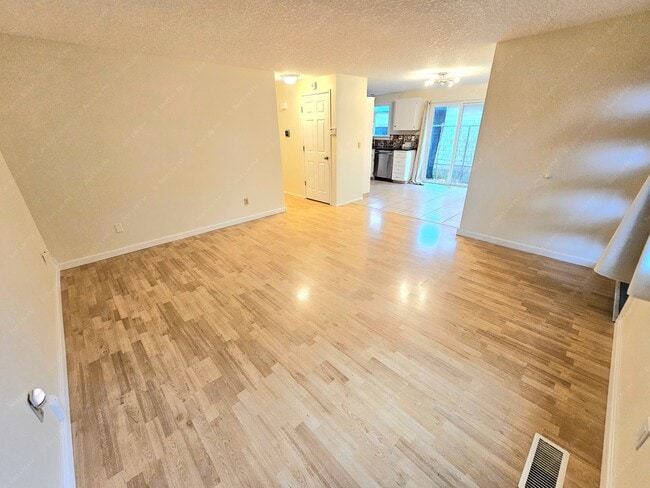 Building Photo - 7323 SE Rural St