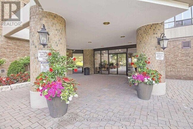 Photo du bâtiment - 7601-7601 Bathurst St