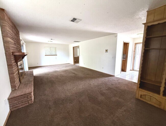 Foto del edificio - Large 2BD 2BA Time Capsule Home of the 60's!!!