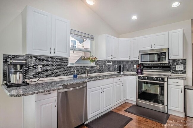 Foto del edificio - 4267 Knollcrest Dr