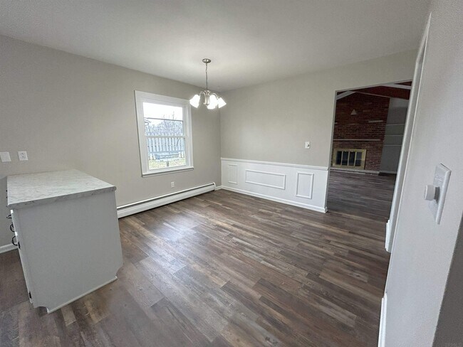 Foto del edificio - 3827 Hampshire Dr