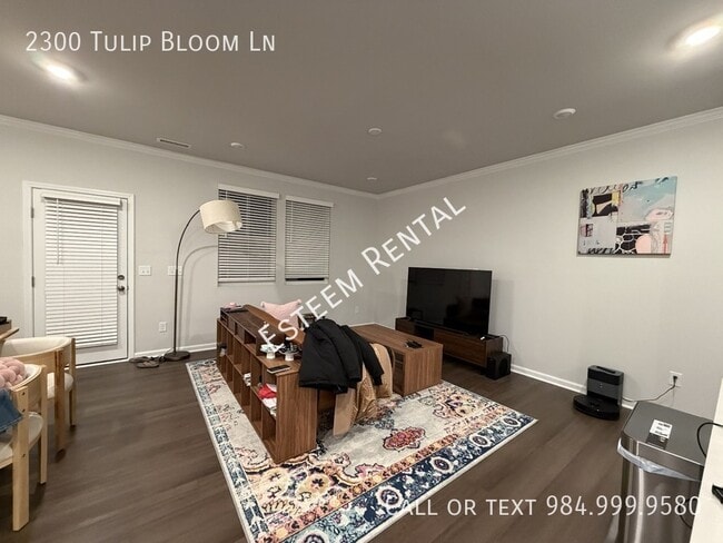 Foto del edificio - 2300 Tulip Bloom Ln