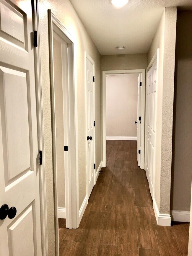 Foto del edificio - 6315 Canyon Rock Way