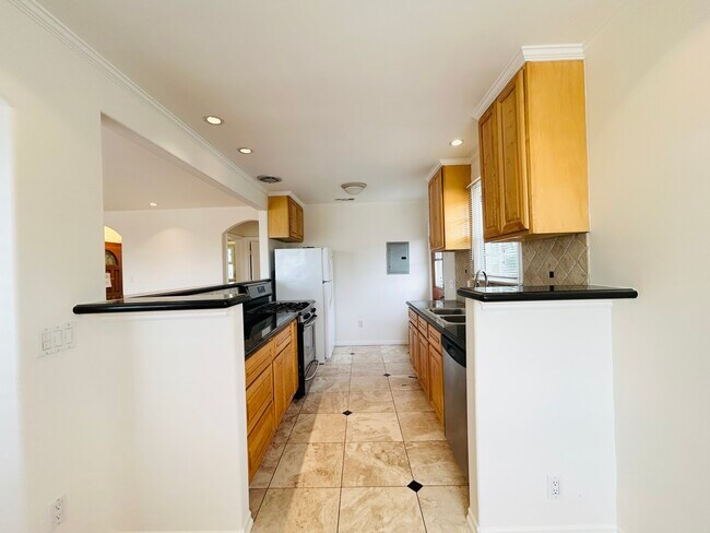 Foto del edificio - 4266 Holly Knoll Dr