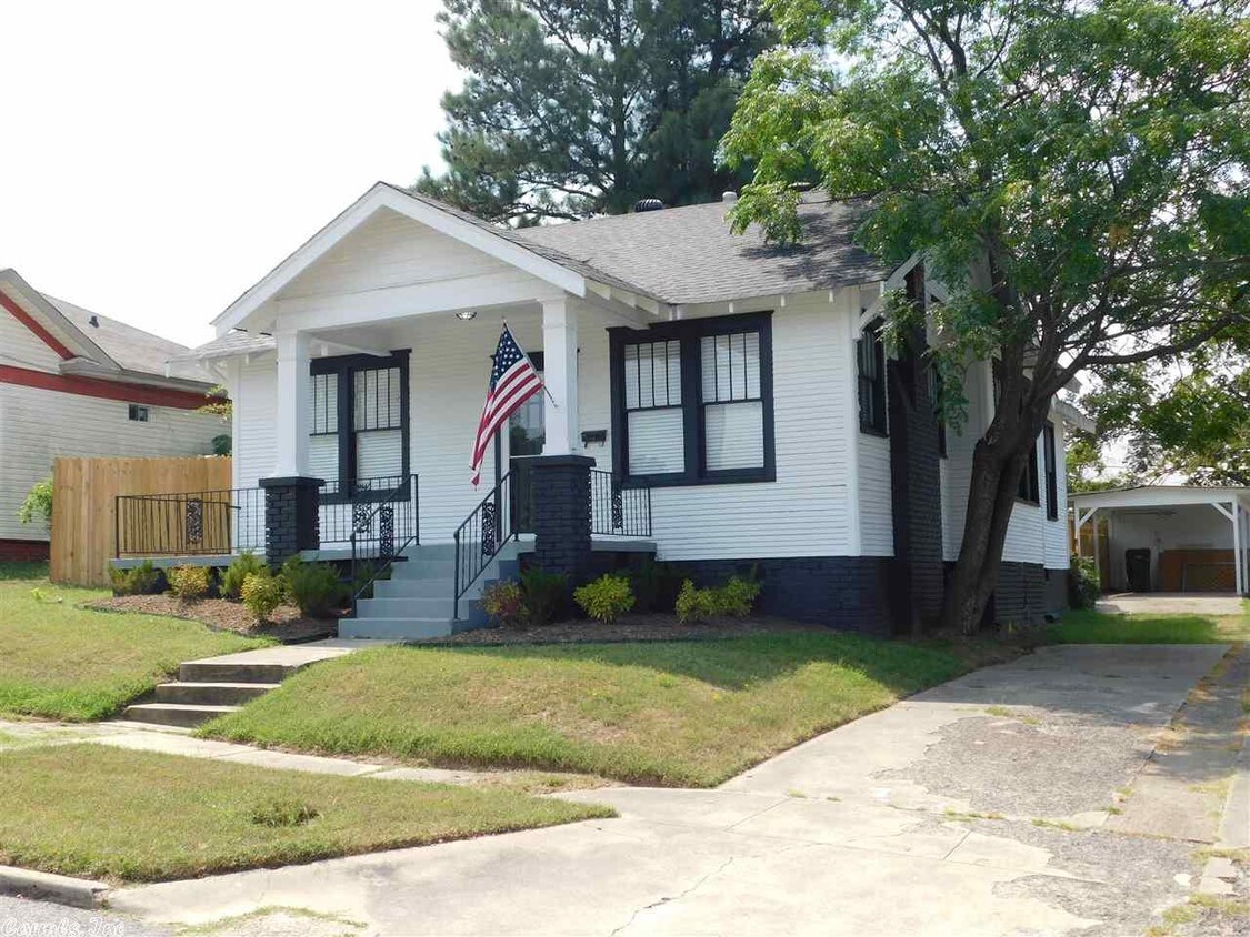 Primary Photo - 708 Dennison St