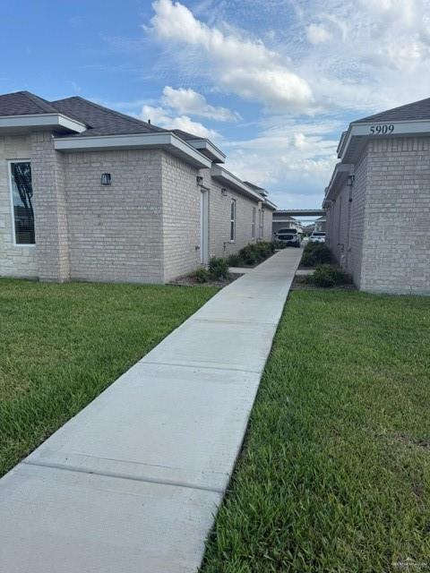 Foto principal - 5909 Swallow Ave