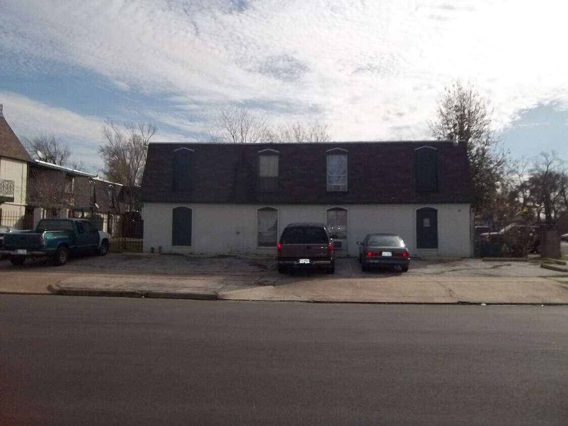 Primary Photo - 6215 Tierwester St