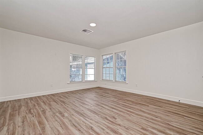 Foto del edificio - 5609 Denmark St