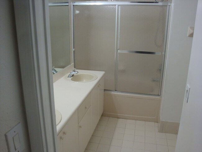 Foto del edificio - 2128 Shoma Dr