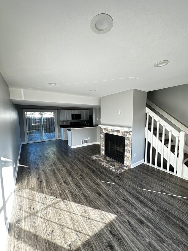 Foto principal - 5078 Stoneybrook Blvd