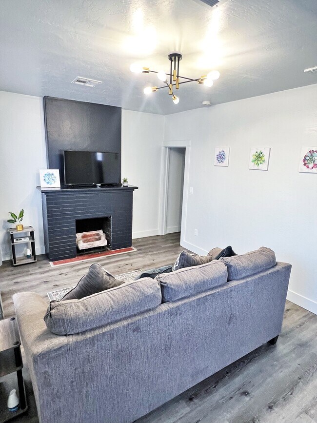 Foto del edificio - 320 N 17th Dr