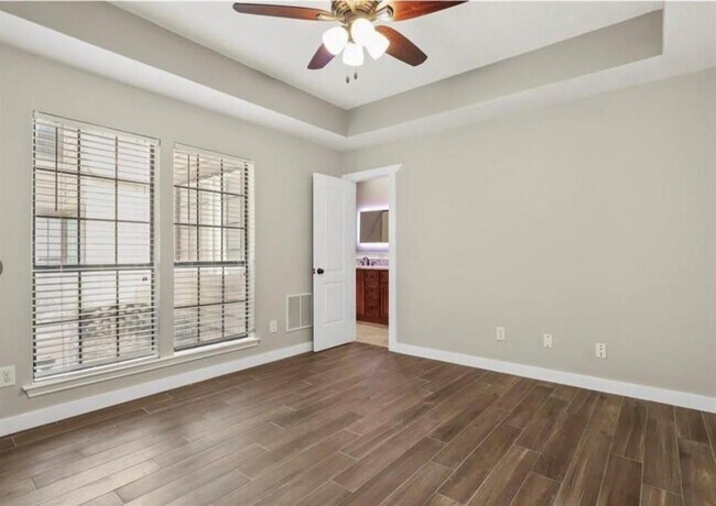 Foto del edificio - 5100 Verde Valley Ln