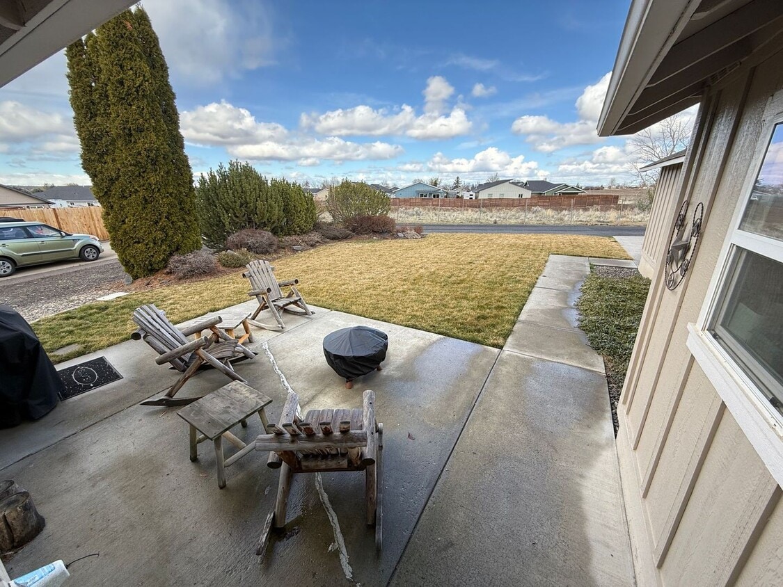 Foto del edificio - 3 Bedroom / 2 Bathroom Home in Metolius Or...
