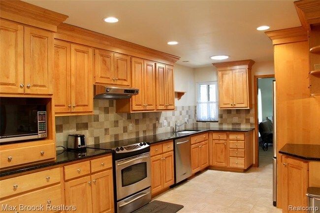 Building Photo - 4186 Wabeek Lake Dr S