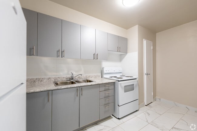 Building Photo - 6171 Bathurst St