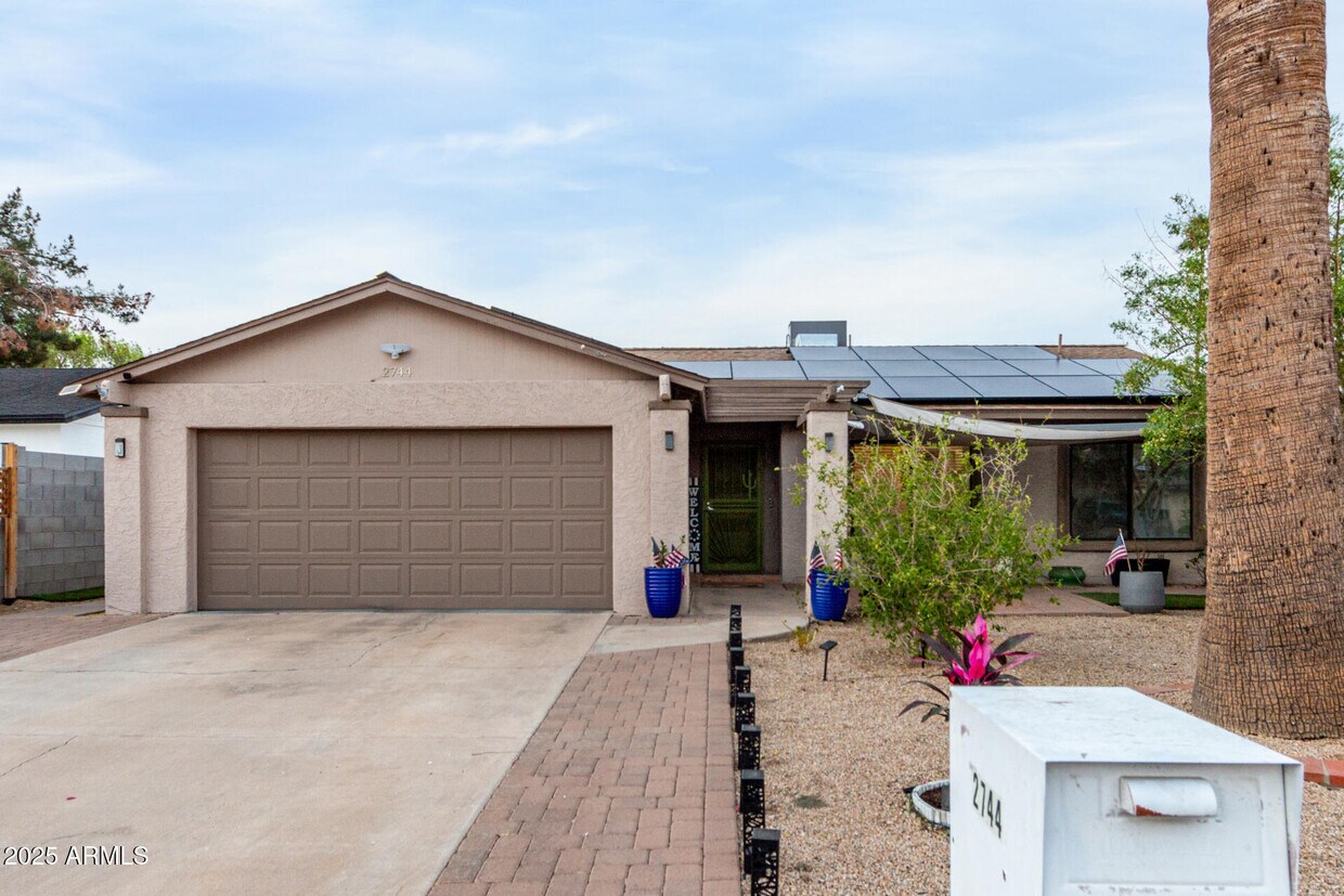 Primary Photo - 2744 E Windrose Dr