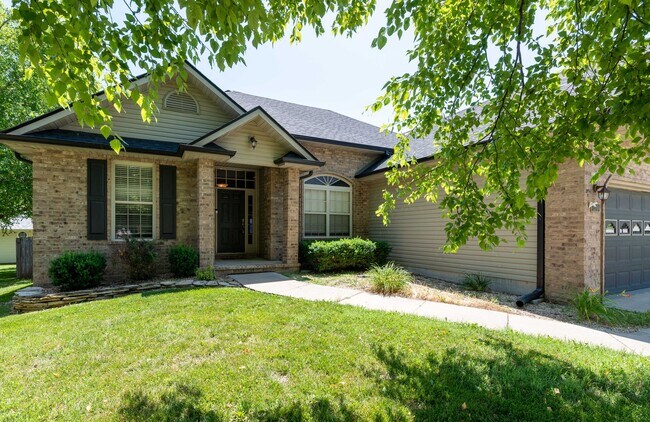 Building Photo - 210 Jasmine