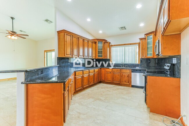 Building Photo - 6776 N Overfield Rd