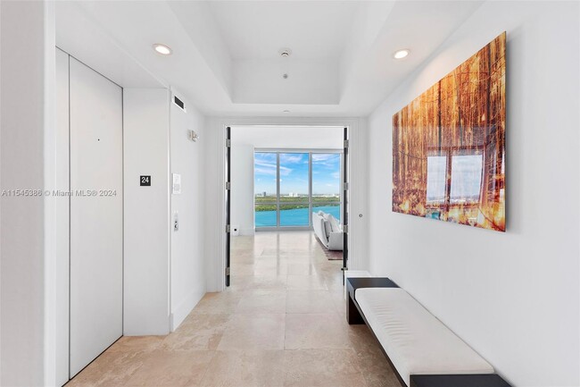 Foto del edificio - 10295 Collins Ave