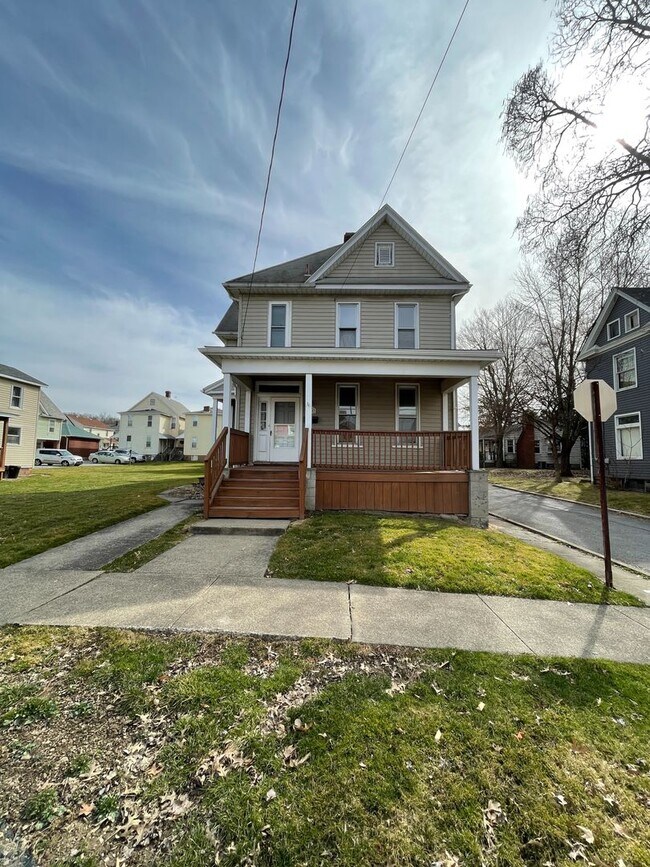Building Photo - 335 N McKean St