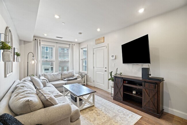 Building Photo - 91 Chelsea Street Apt #2, Boston, MA 02128...