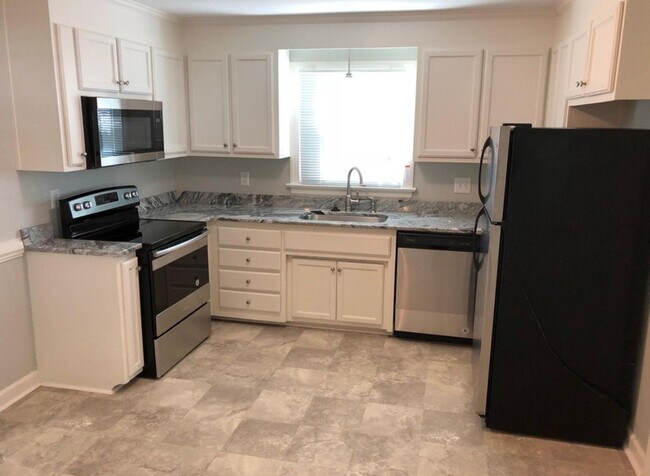 Building Photo - 1608 Barberry Ln