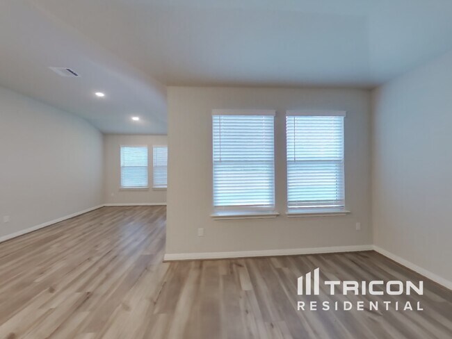Foto del edificio - 13508 Paxton Blvd