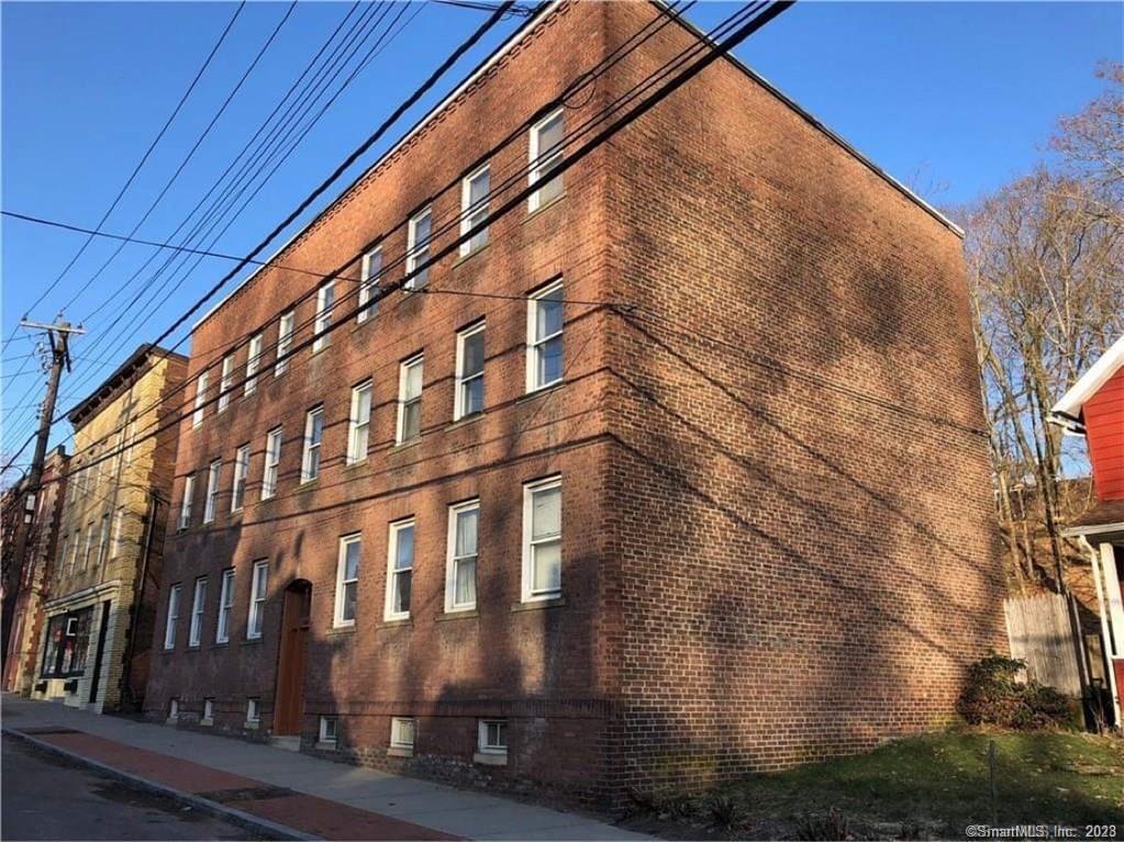 Foto principal - 147 Center St