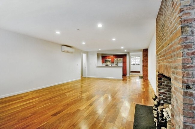 Building Photo - 59 Morton St