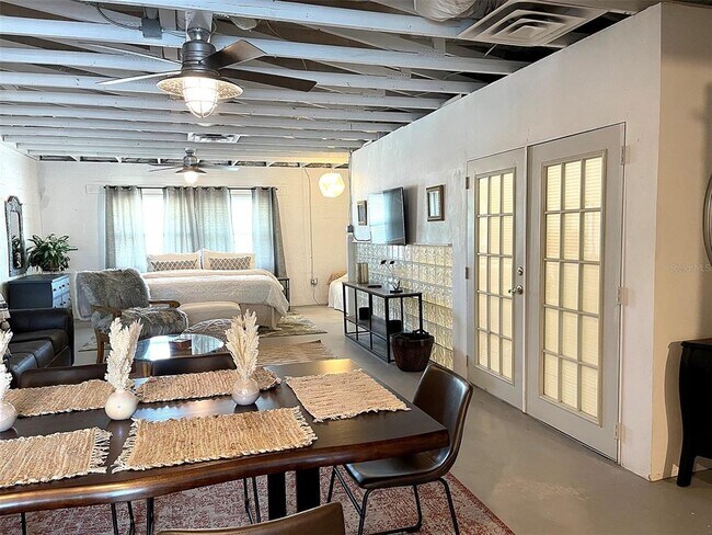 Foto del edificio - 6541 Gateway Ave