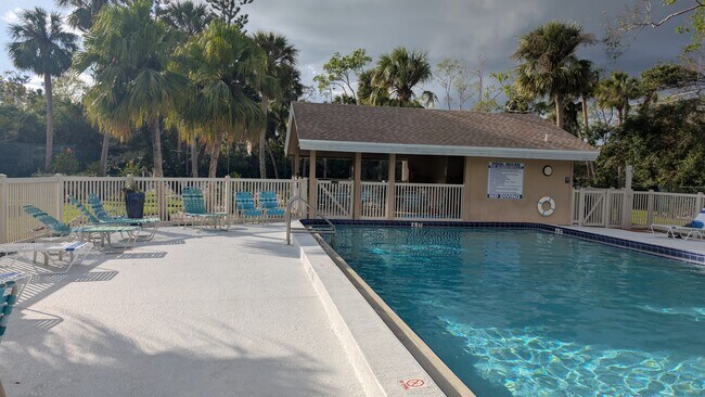 Piscina - 5039 Village Gardens Dr