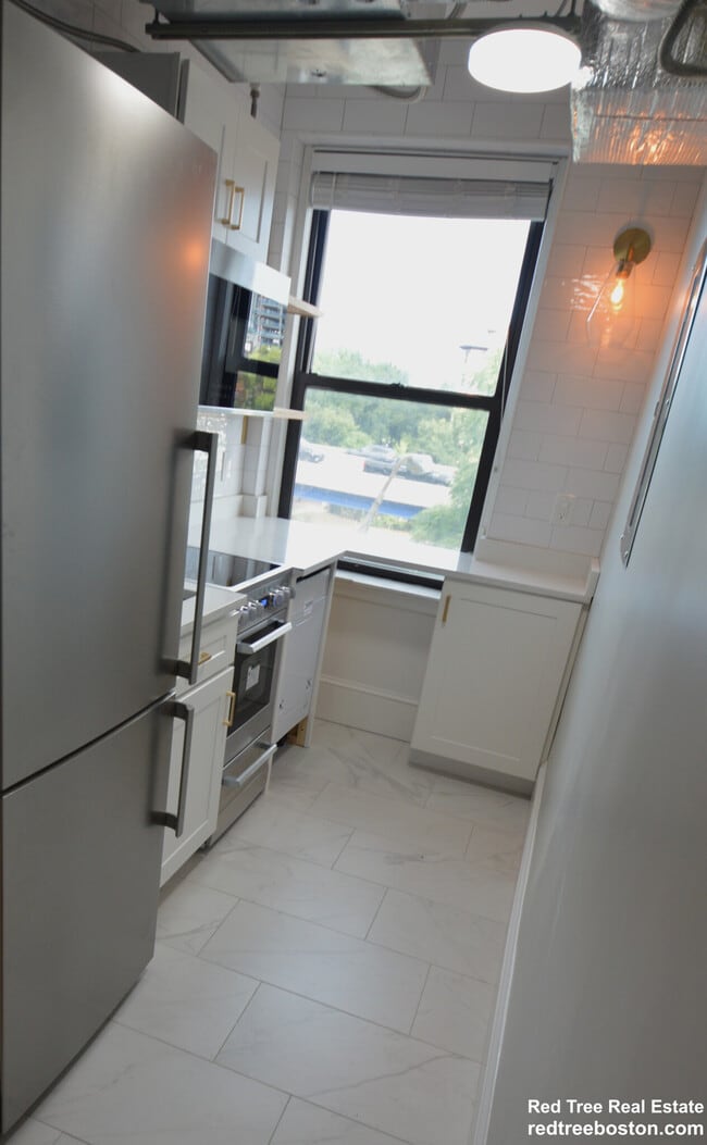 Building Photo - 464 Commonwealth Ave