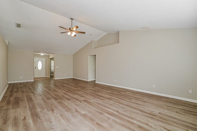 Building Photo - 942 Cork Oak Ln