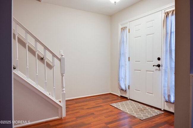 Building Photo - 203 Waverly Ct
