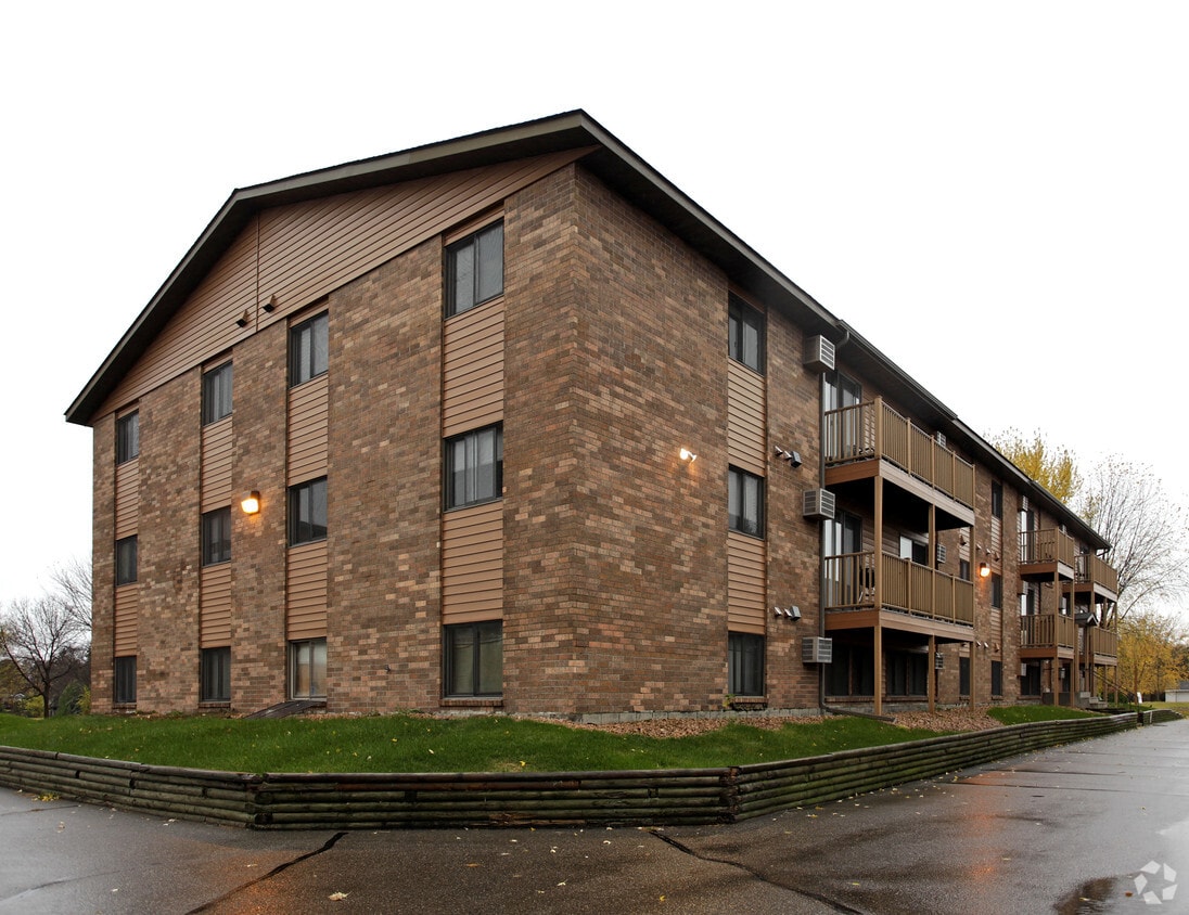 Washington Place Apartments in Saint Cloud, MN