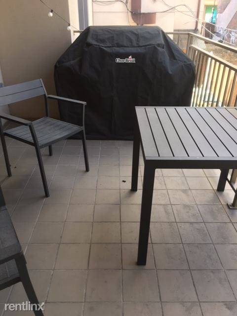 Building Photo - 167 Java St