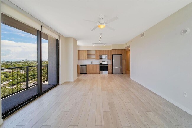 Foto del edificio - 555 NE 8th St